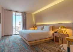 Logo - Queens Carpet One Floor & Home