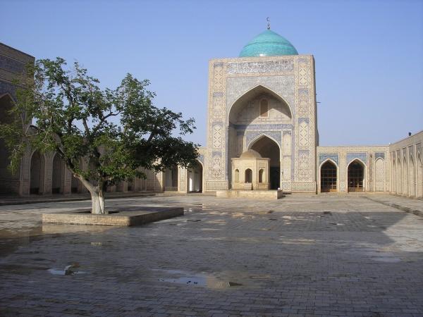 Cathedral Mosque Near Kalyan Tower