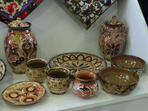 Yellow-red-brown colors in ceramics