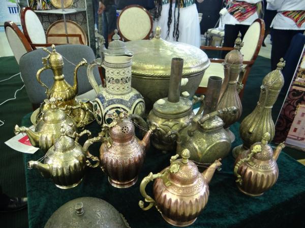 Tea pots made of copper
