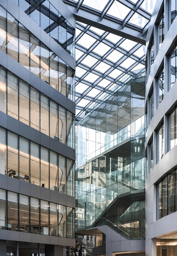 Пример применения триплексного стекла в современной архитектуре - стеклянный фасад здания